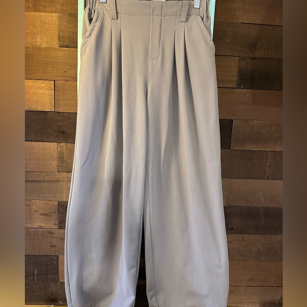 HALARA Gray Wide Leg Pull-on Trouser, size M Tall
